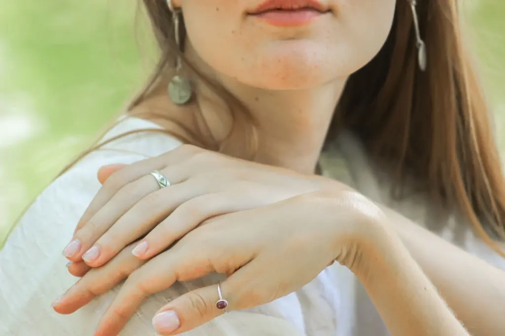 How To Clean Silver Jewelry: 7 Easy, Safe Methods To Restore Shine (2026)