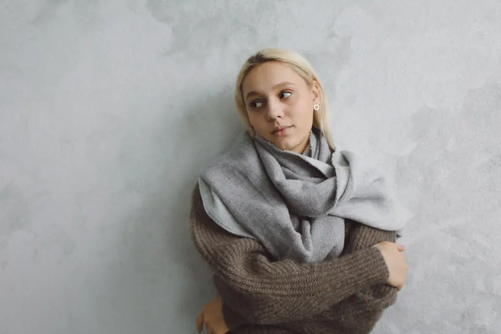 9 Easy Ways To Tie A Scarf Around Your Neck (Simple Stylish Knots For 2026)